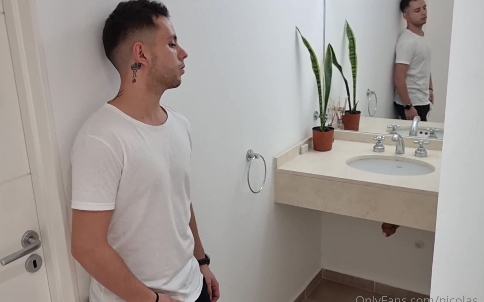 Nicolas Ponz I Find My Br Her Spying On Me In The Shower It Was Six In The Afternoon And