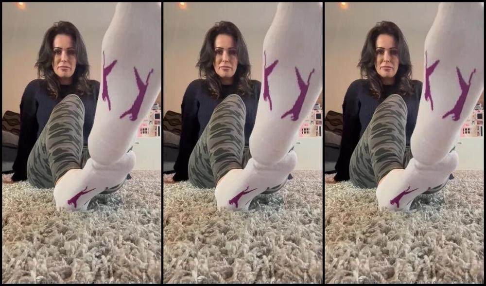 Queen1991 Nicknamed Queen9999111 Foot Fetish 10 17 2022 Onlyfans Video New Customs2