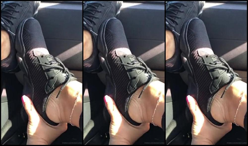 Deedeericanfeet Onlyfans Gm My Special Peeps Some Sweaty Soles 4 U So If U Like These Type Of Vids I Can Do More Every Now