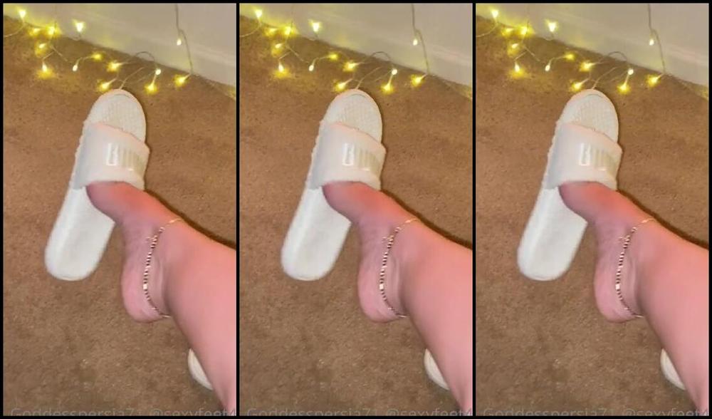 Sexyfeet47 Onlyfans Morning N Happy Wednesday Showing Off My New Slippers Need More Of Them There So Comfy