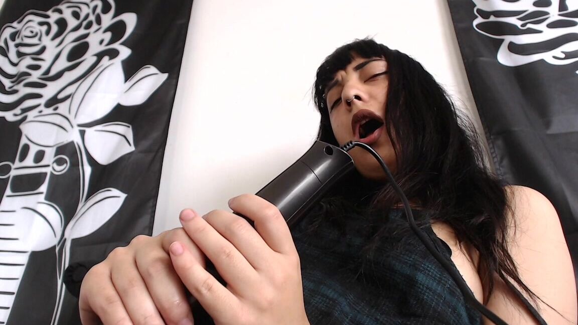 Anna Thorn Messy Hitachi Fingerfuck Squirt