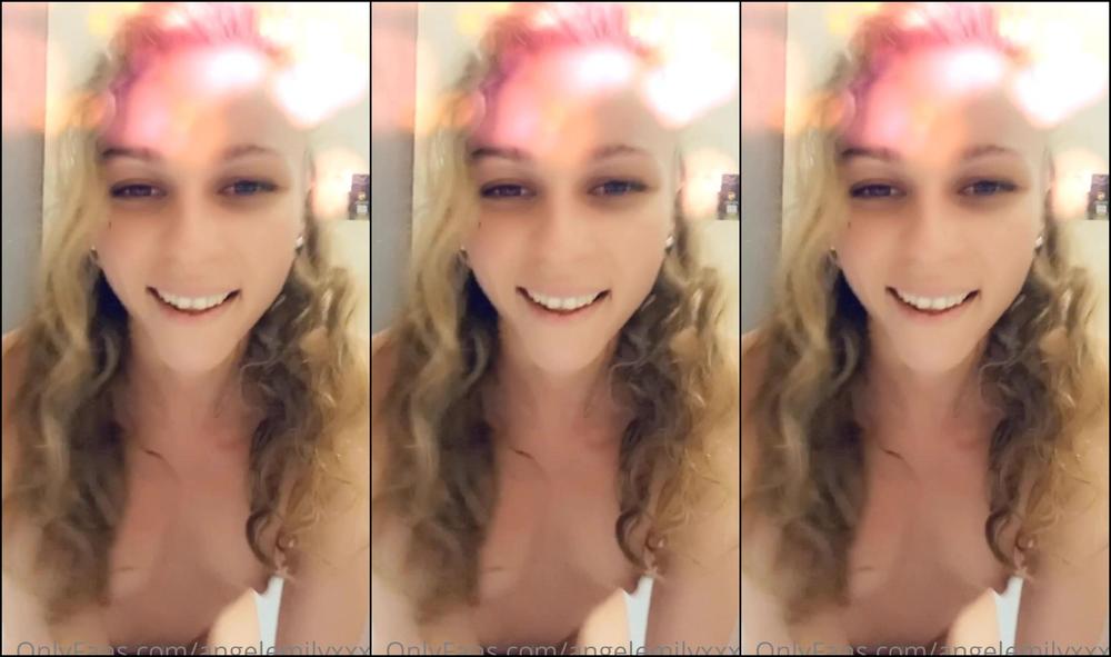 angelemilyxxxx-04-06-2020-393322338-2-ieme-partie-de-ma-sexy-douche-viens-me-voir-vous-exciter-et-me-d-hancher-toute-nue