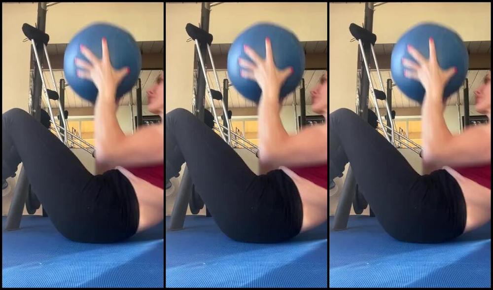 Goddesssevera Onlyfans A Peek Into My Warm Up 3 X 30 With 20Lb Medicine Ball Superset With Ab Wheel Rollout 4 X 15 It S