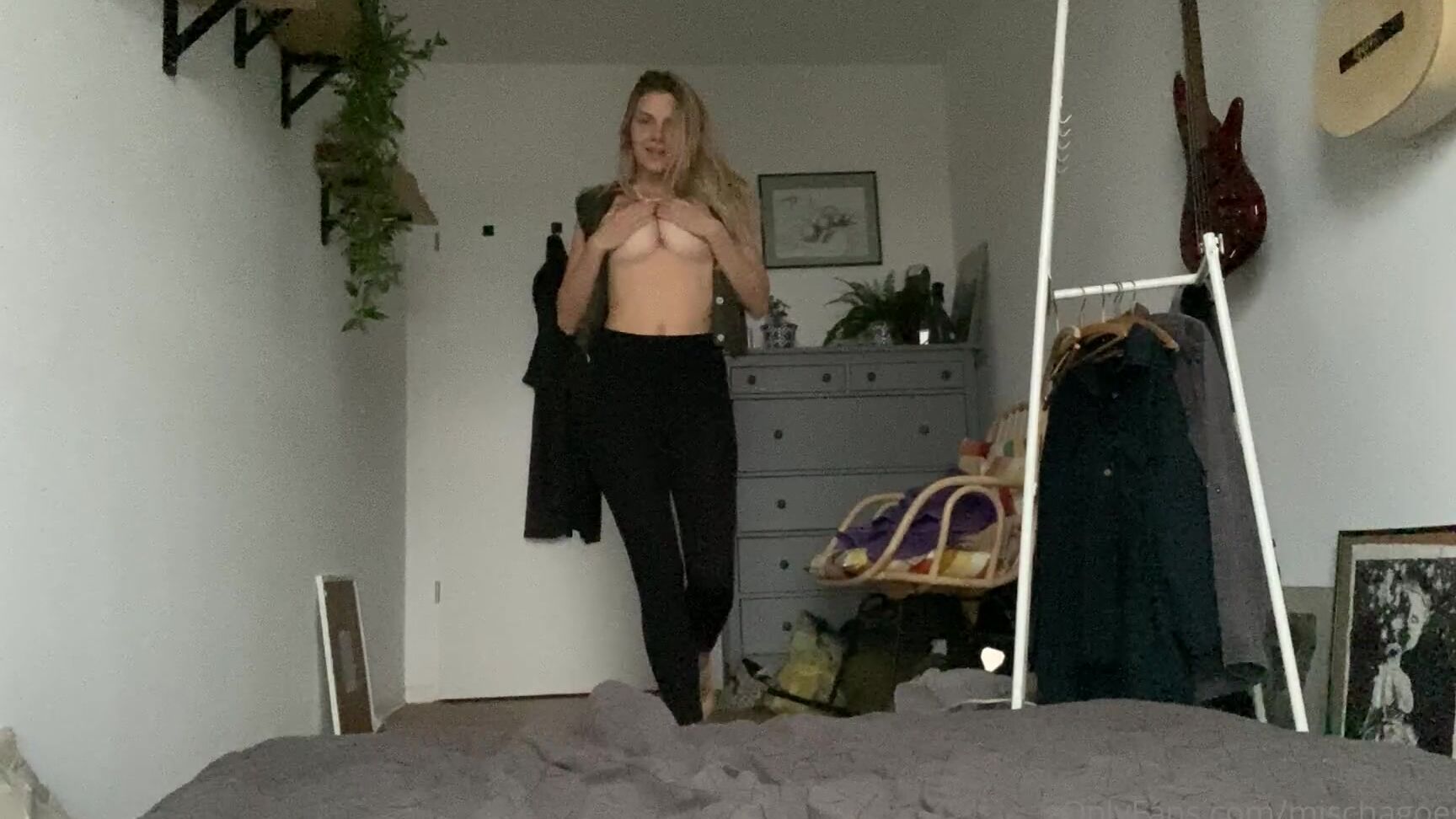 Mischagoeswild Remember How The Last Dance Was Pink Floyd But Not Pink Floyd Well This One Is Pink Floy