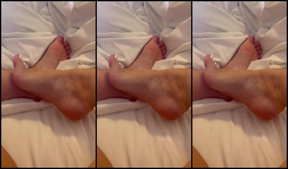 Footsiegalore Onlyfans Sleepy Soles Sunday Wrinkling My Soles Up And Showing Them Off Just For You Jph