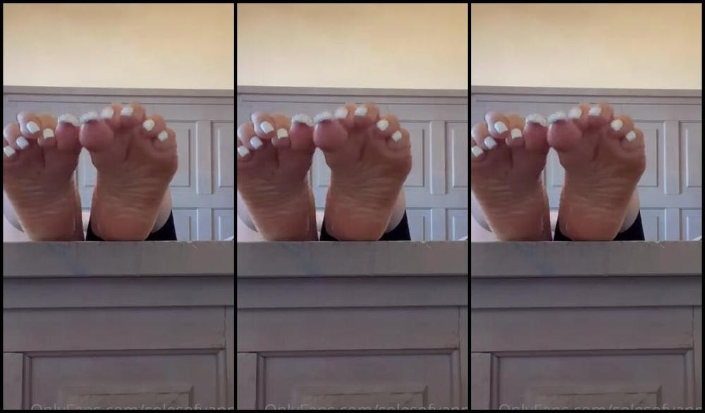 Goddess Yanna Aka Solesofyanna Onlyfans Do You Like It When I Ignore You