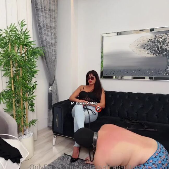 Onlyfans Model Mistress Afitap Aka Mistressafitapsultanspanking Shoes Licking Then Reward Guess What Sweaty Armpit