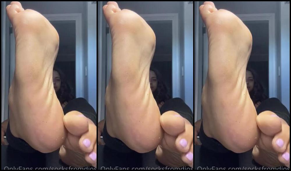 Obeydiosa Nicknamed Obeydiosax Foot Fetish 10 26 2022 Onlyfans Video 3 Minute Smothering Your Face With My Soft Soles