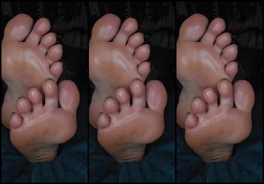 Mssjada Nicknamed Mssjada Onlyfans You Are Laying Next To My Perfect Oily Soles