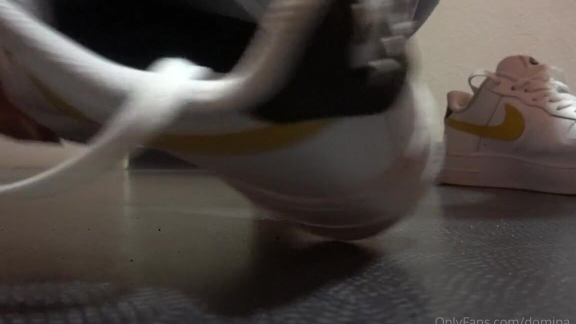 Domina Clara Nicknamed Domina Clara Onlyfans I Whispered Come Clean My Socks Im Not At Home Tonight Finaly But I Wanted