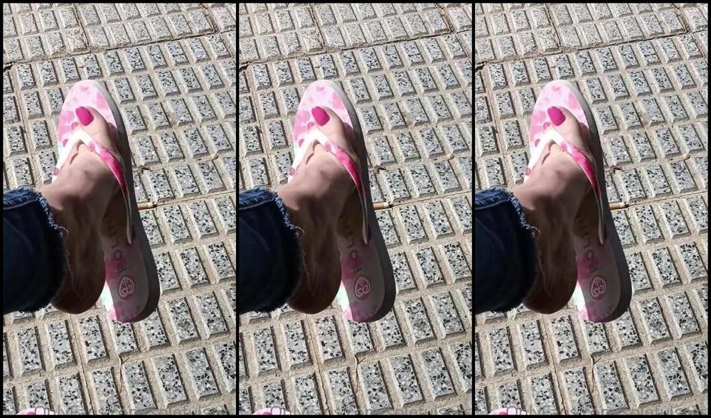 Solefulsassy Onlyfans A Little Sassy Dangle For You At A Cafe A Few Guys Checking Those Tootsies Out