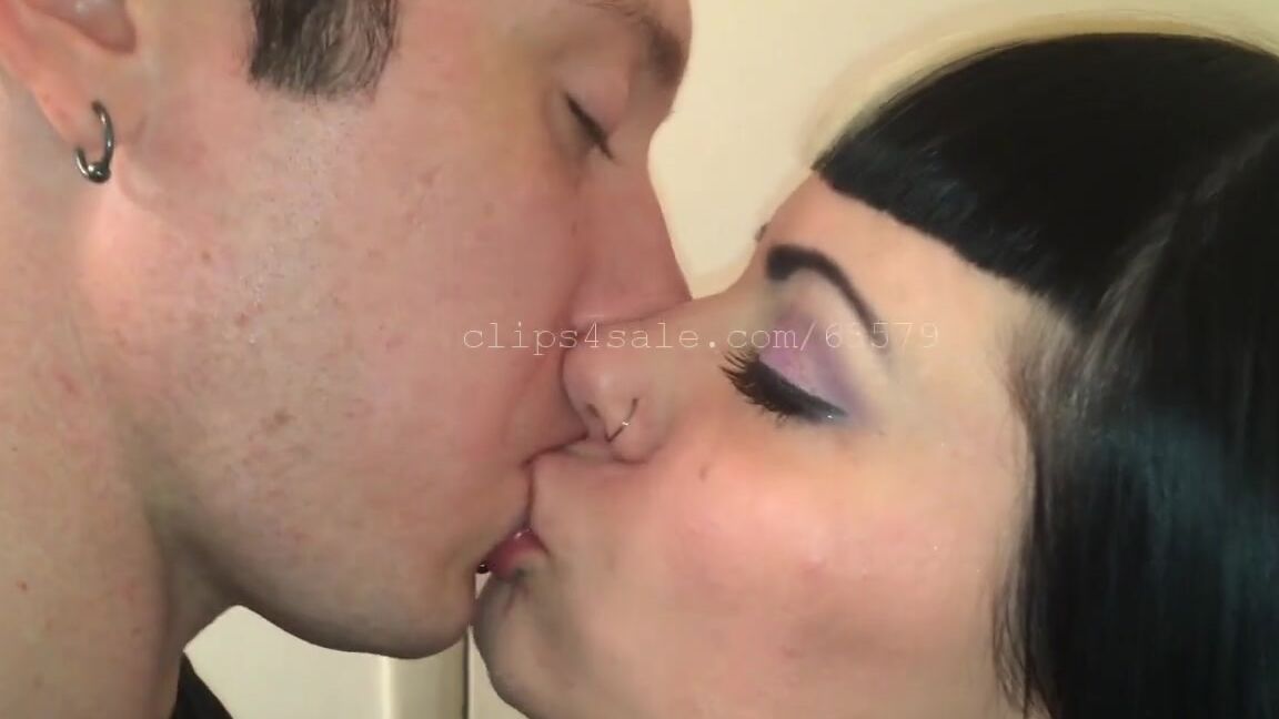 Kissingchannel Nicknamed Kissingchannel 10 10 2017 Onlyfans Video Ea Kissing Video 1