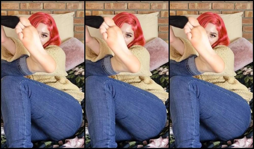 Liliana Fenty Nicknamed Lilianafenty Onlyfans Some Cozy Self Worship In Black Nylon Socks I Lick My Soles And Suck My Toes Through The Socks The Zfl