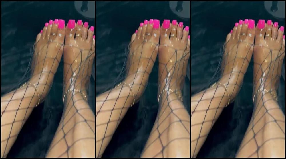 Goddess Lala Nicknamed Solegoddess Onlyfans Do You Like It Wet Or Wet Wet Dm Me And Let Me Know