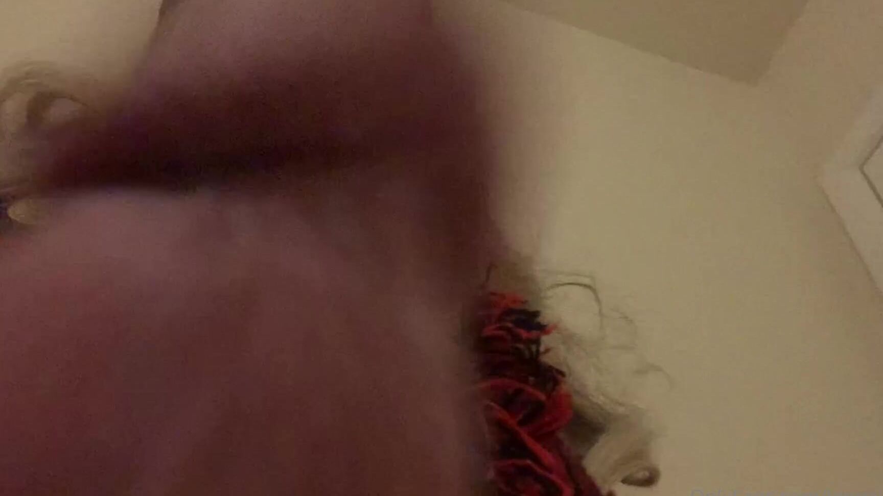 Jennajaden I Need Something Wet To Stick This In