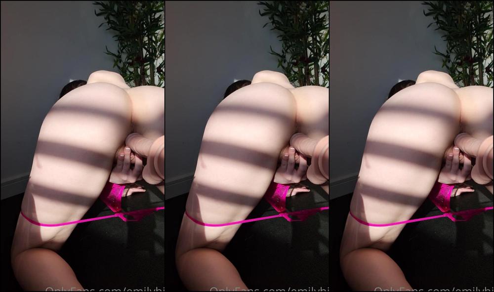 Emilyhill Min Face And Pussy Fuck In The Sunlight Fuck Machine