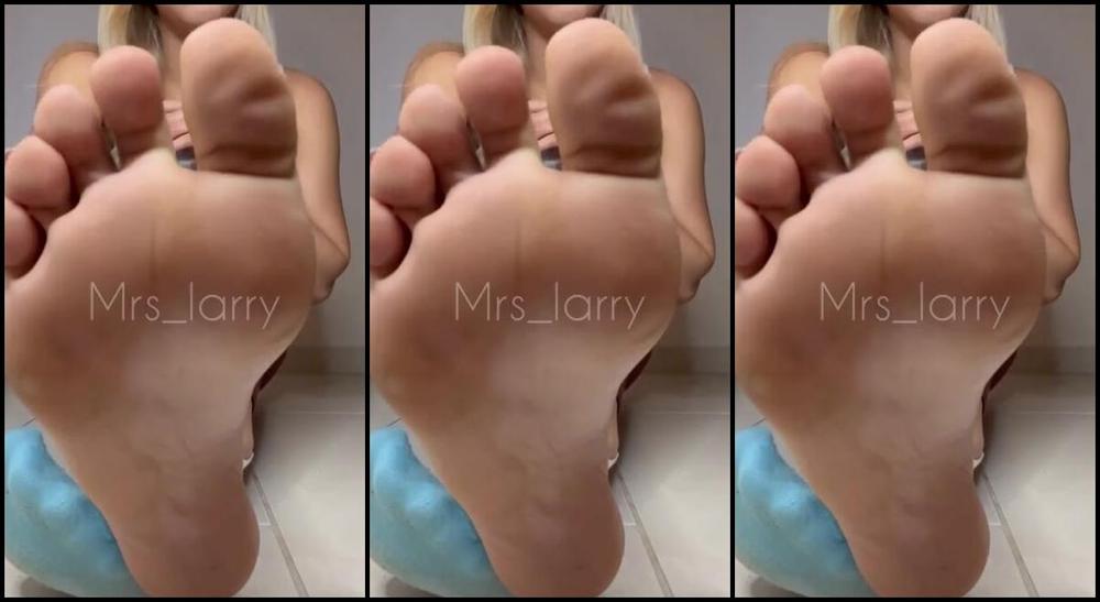 Mrs Larry Onlyfans Sometimes Softer But Its Tough After All You Can See My Refined Socks And The Soles Of My Feet 2