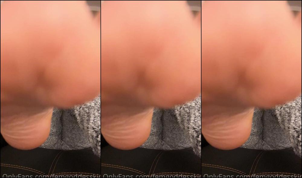 Femgoddesskira Clean My Feet So That They Shine