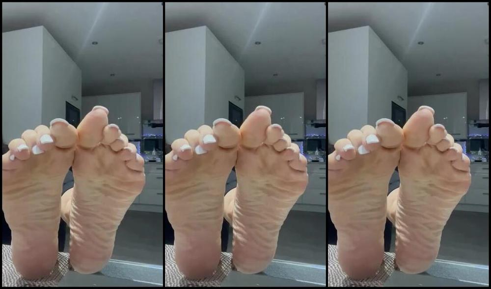 Bornroyal Feet Onlyfans Scrunches While You Stroke