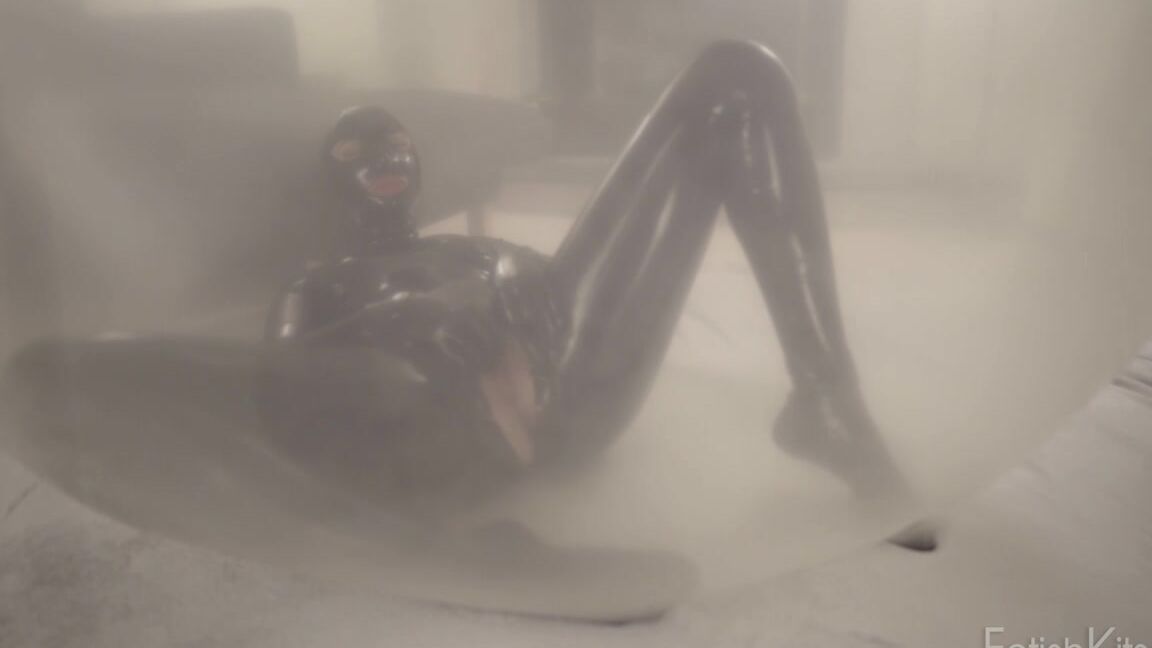 Latex, Fetish, Rubber Nenetl Avril - Nenetl's Luftballon fetishkitsch.com