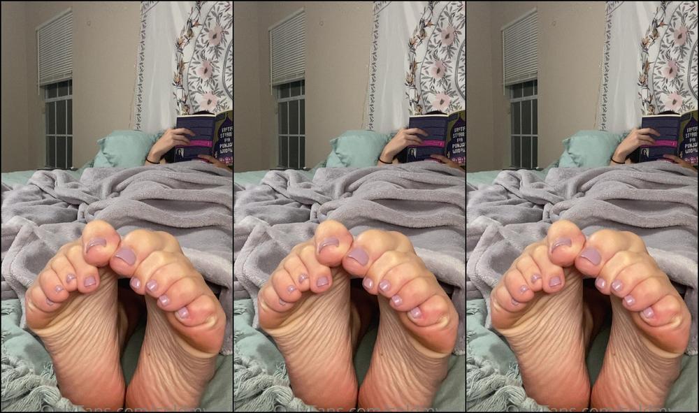 Soldmysole You Ve Tried To Get My Attention All Night But This Book Is Way More Interesting Than Y