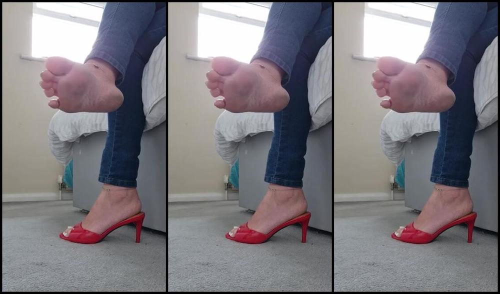 Maddison Spoilt Nicknamed Maddisonspoilt Onlyfans Do You Like Watching My Feet And Hearing My Voice