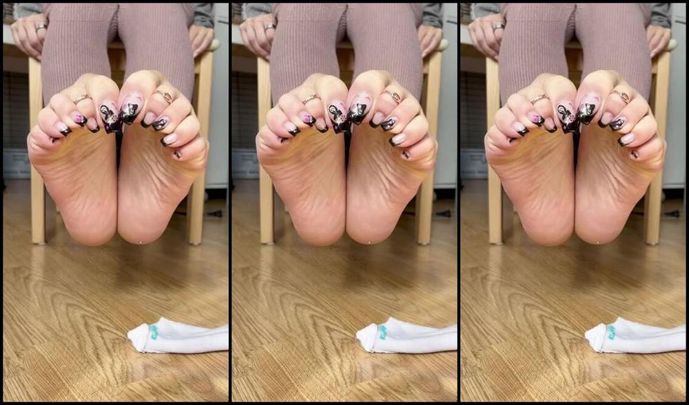 Greek Goddess Li Aka Greekli77 10 29 2024 Onlyfans Video Dirty Sock Handless Removal With Dirty Sole Joi