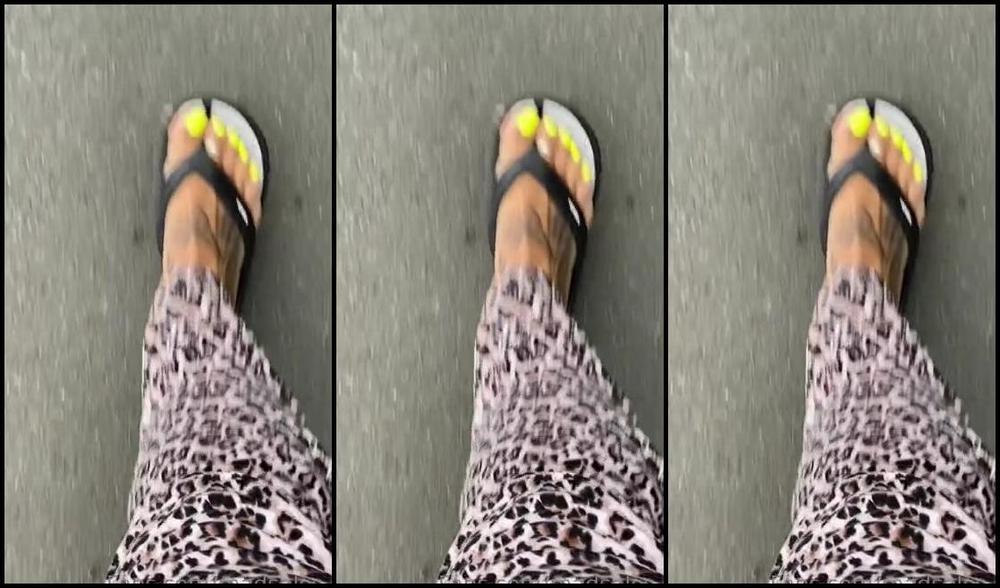 Msmaddy Aka Madsoles 1 Onlyfans Out For My Morning Walk Would You Want To Be A Passer By Would You Creep On