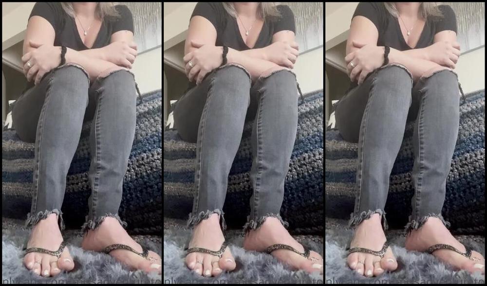 Adventuretoeskat Nicknamed Missadventuretoeskat Onlyfans Go Ahead I Ll Let You Stare