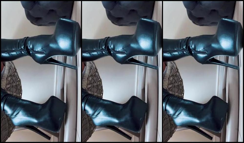 Miss Evie Lock Nicknamed Missevielock Onlyfans Mmm Look At All Mommy S Tasty Spit Dribbling Down Her Sexy