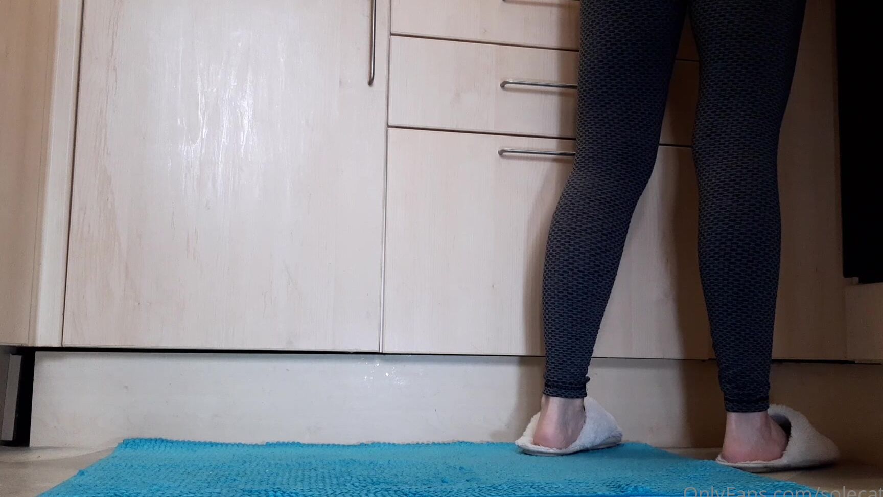 Solecatcher Watch A Milf At Work Cooking And Cleaning In Tight Leggings And Slippers Gr