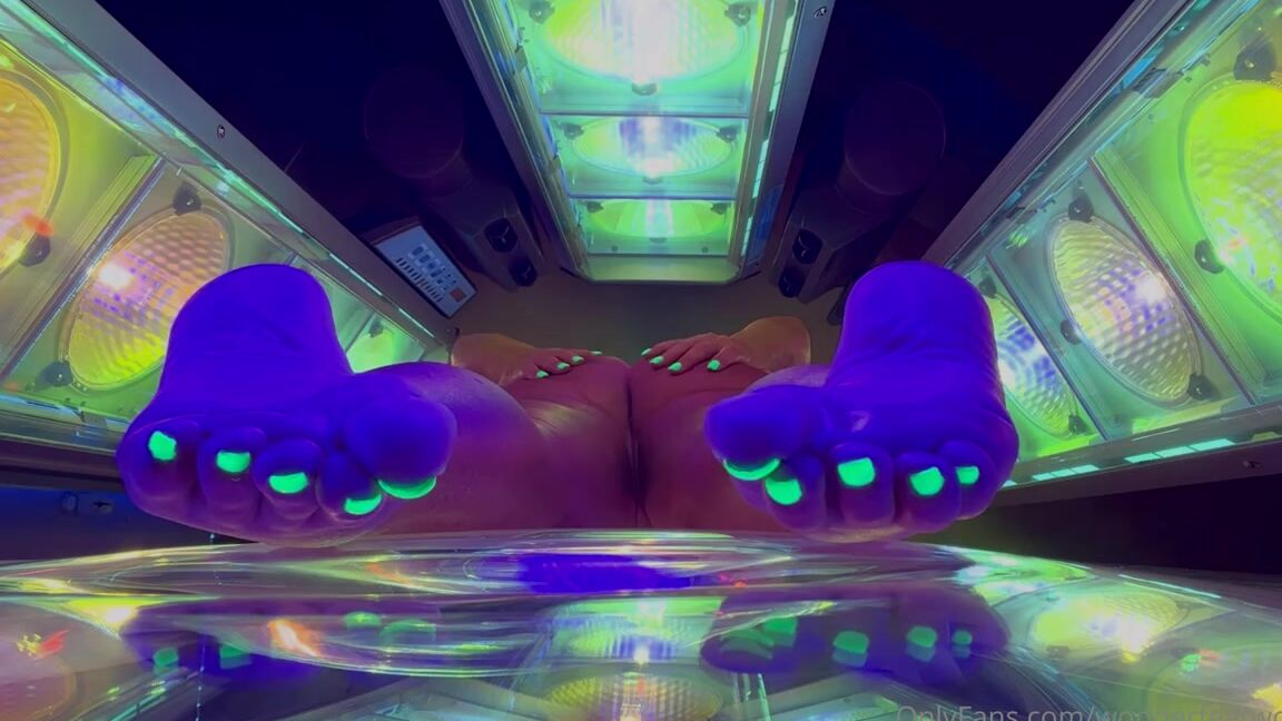 Wonderaeetwoman Nicknamed Wonderfeetwoman Onlyfans Tan Time