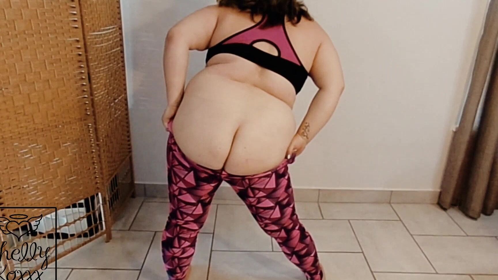 Chellykoxxx After Workout Squirting In My Yoga Pants