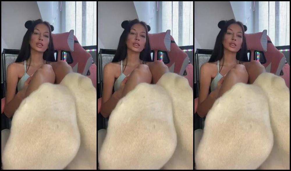 Cuteelisen Nicknamed Cuteelisen Onlyfans 06 24 2024 Any White Socks Lover I Tease You After Long Workout I Want You To Sniff Those