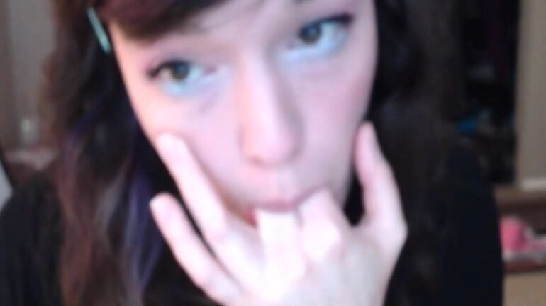 Tigger Rosey Dirty Hand Signs