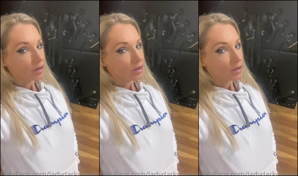 Lady Dark Angel Here Chilling At Studio Waiting For My Gorgeous Friend To Arrive Looking Forward To Today