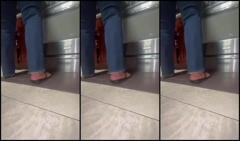 Caribbeansolez Onlyfans It Hard To Maneuver Around The Kitchen With This Camera On My Feet Should My Cameraman Shoot Anothep