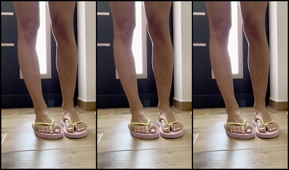 Froggeevip Onlyfans Was Getting Ready For The Beach And I Caught You Staring At My Feet Hmmm Are You Jealous When I