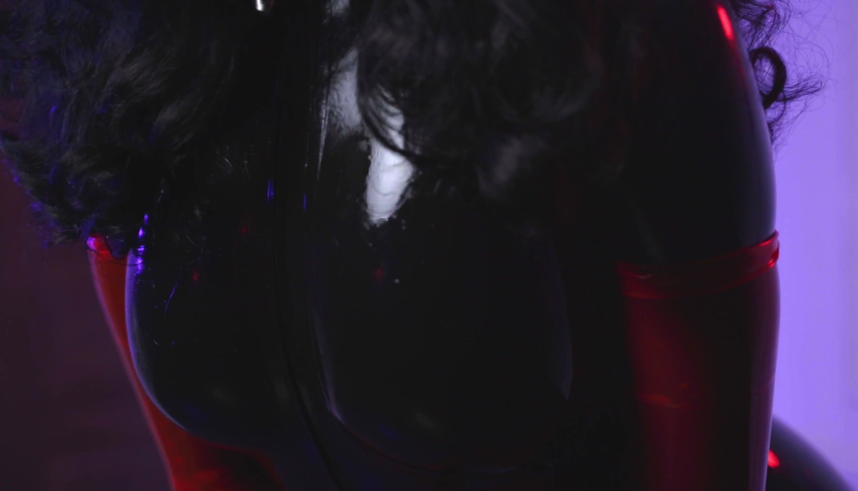 4K, ASMR, Glove Fetish, Latex, Liquid Latex asmr-black-latex-catsuit-and-red-gloves ManyVids