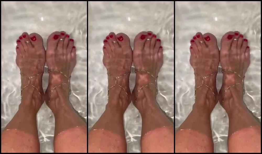 Lezlyan Nicknamed La Little Dancer Feet Onlyfans Come Join Me In The Bathtub As I Fondle A Pink Bath Bomb