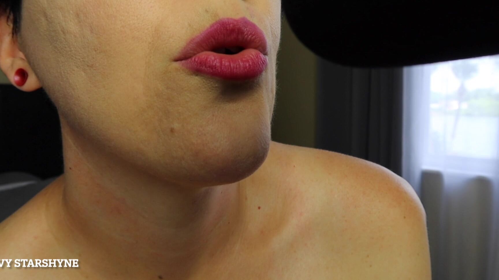 Ivystarshyne Ghostly Hand Job