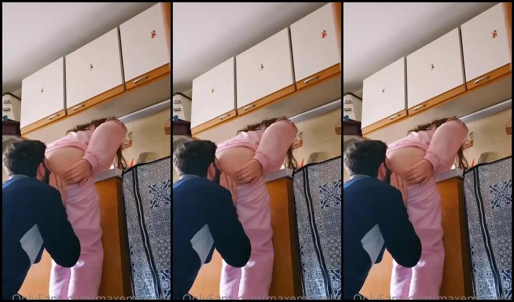 Emily Maxemilweber Nicknamed Maxemilweber 02 12 2023 Onlyfans Video I Promised You A Surprise At The Weekend And Here It Is I Bought A Usb