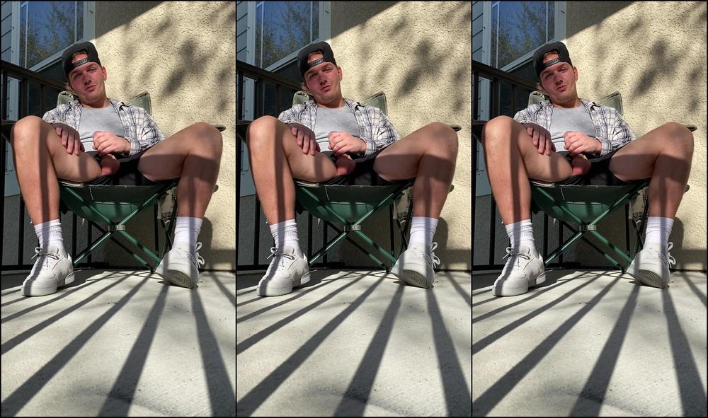 College,Outdoors,Public Nudity,Solo Male,Teens (18+) joshualewisxxx masturbating in public on my balcony ManyVids