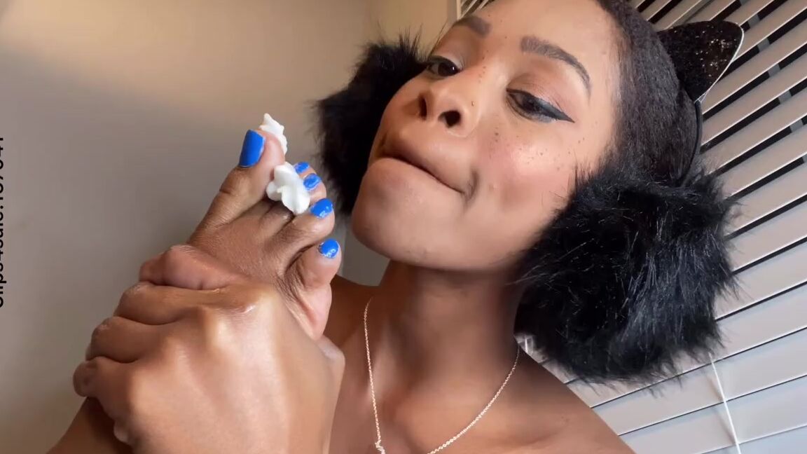 Charming Foxxy Nicknamed Charmingfoxxy Onlyfans Whip Cream Self Worship Yummy