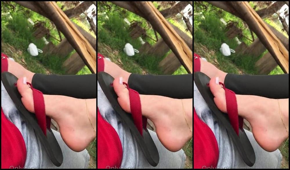 Pezinhos Da Amora Aka Amorafeetofc Onlyfans Algo Que Da Teso Para A Gente Praticar Esses Atos Ao Ar Livre O Medo De Ser Pego Aumenta A Adr 1