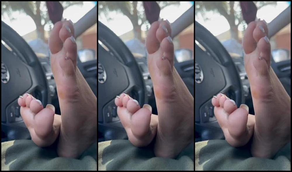 Zafeetllc Onlyfans My Feet In Dallasfootmodelsent Lap