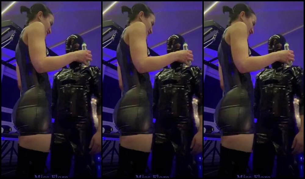 Miss Flora Nicknamed Missfloraberlin Onlyfans Das Gegenseitige Einlen Von Latex Ist Fr Mich Das Perfekte Vorspiel Fr Eine Latexsession Lt3