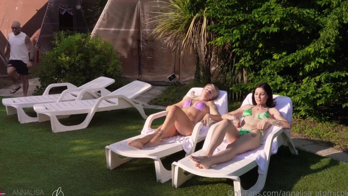 Annalisa Atomicblonde Onlyfans Io E Candygiada Siamo Due Gran Troie Mentre I Nostri Fidanzati Vanno A Vederep