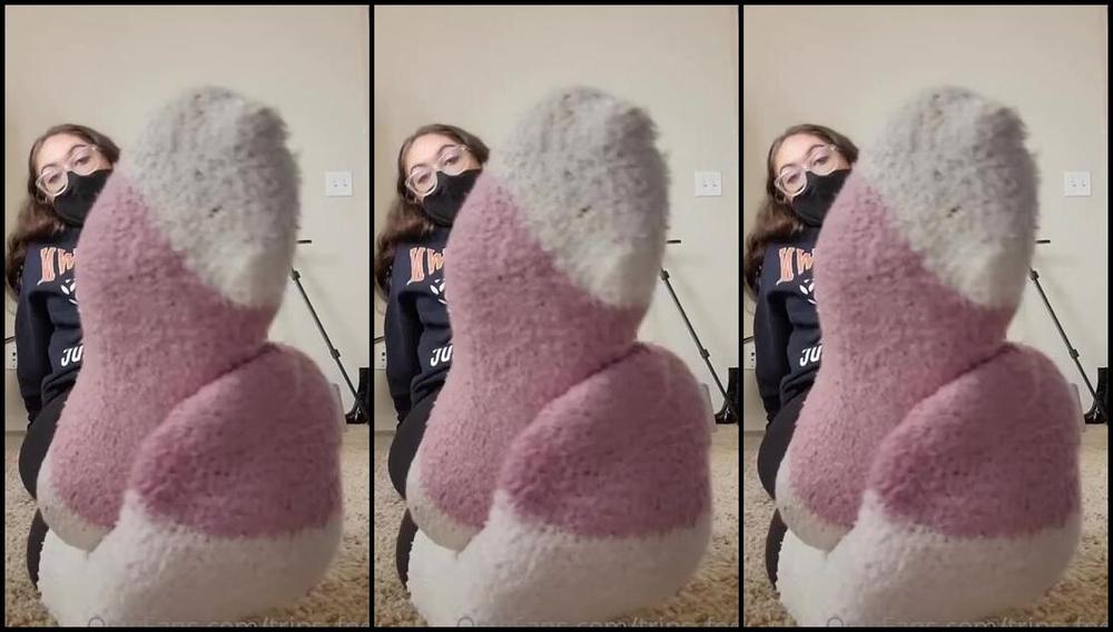 Mistress Trina Nicknamed Trins Feet 11 29 2022 Onlyfans Video Youre Drooling At The Thought Of These Socks Disappearing