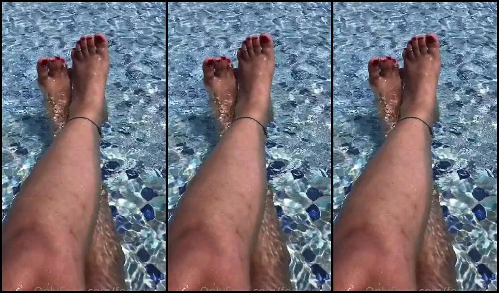 Gia S Feet Nicknamed Footsiebab 10 07 2021 Onlyfans Video Wet Feet
